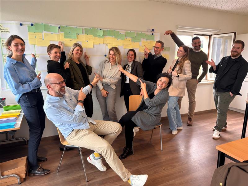 Wer war das?! Sie, er oder doch alle?